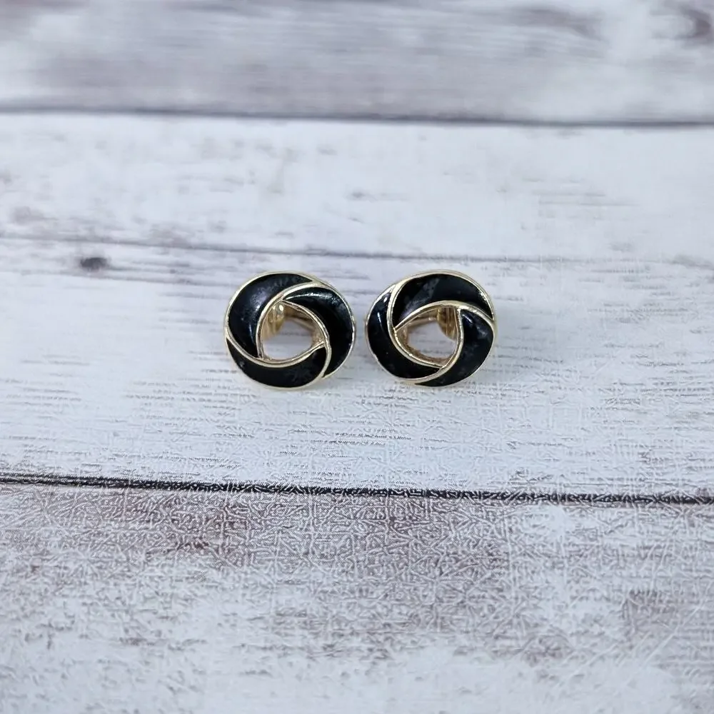 Trifari vintage clip